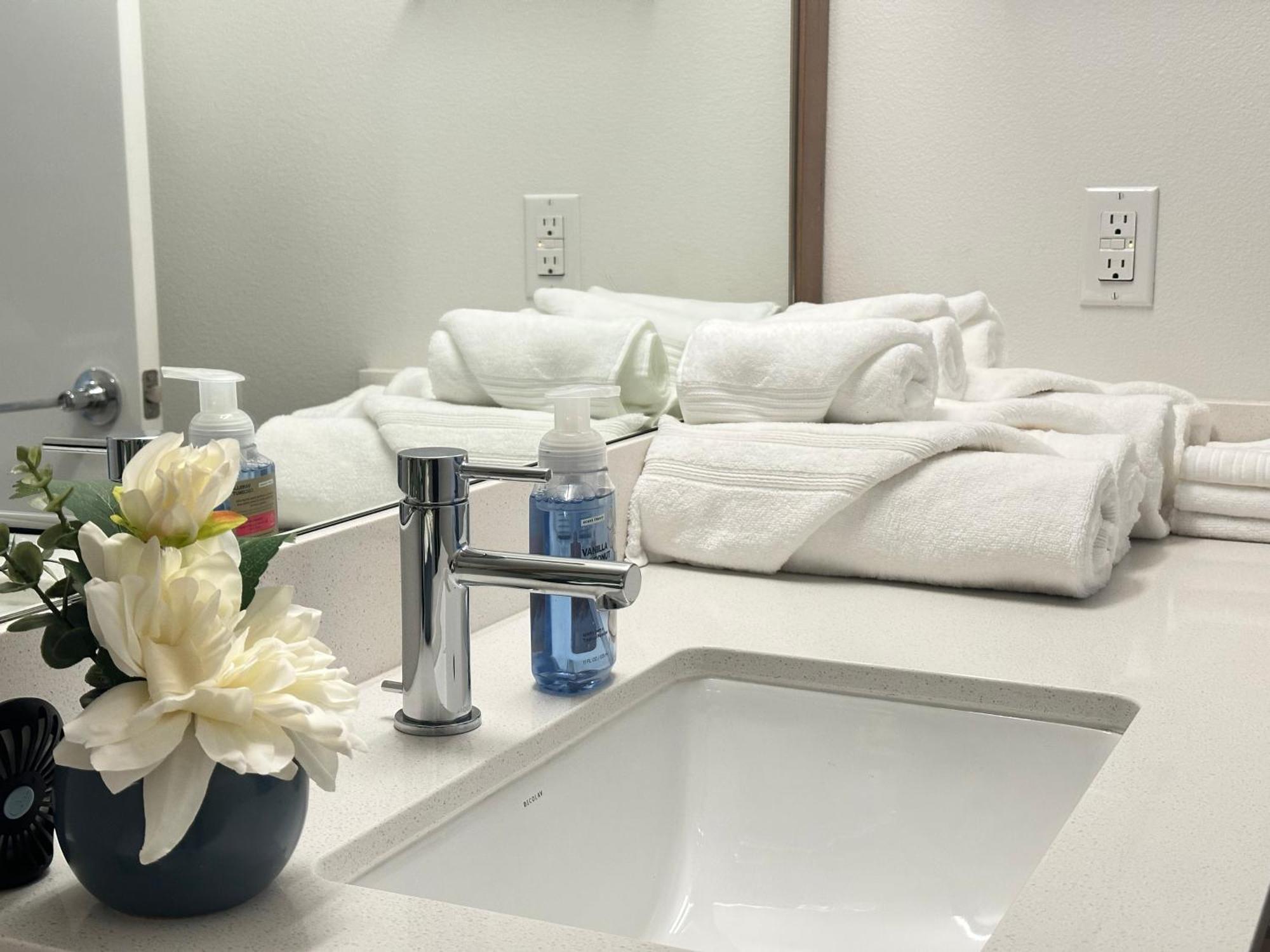 Top Luxury Lifestyle- Downtown Tacoma Near Everything Convention Center And More Bagian luar foto